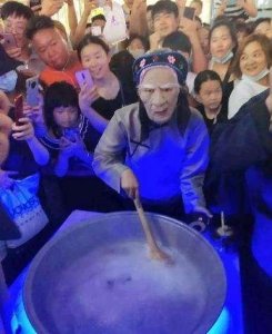 ​孟婆汤摆摊新招式（为何凭一碗孟婆汤引爆地摊市场）