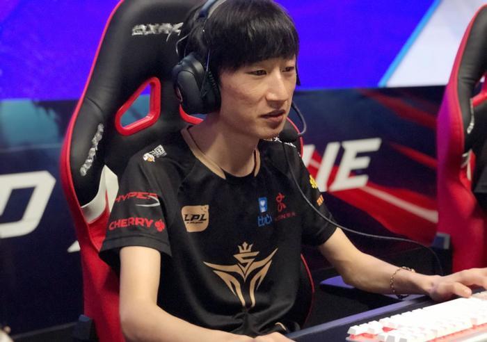 LPL：V5惨败DMO，OTTO成人气消费品，教练怒喷粉丝