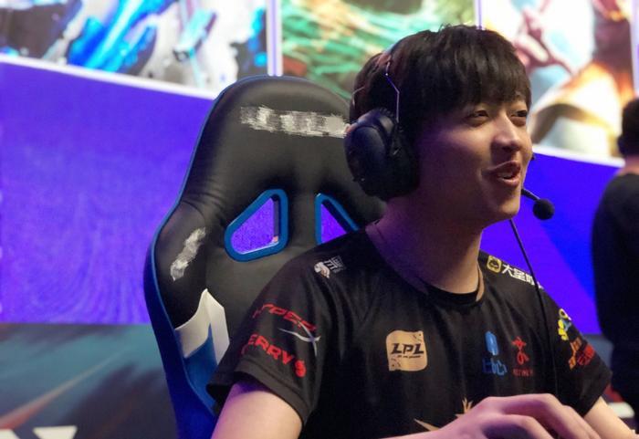 LPL：V5惨败DMO，OTTO成人气消费品，教练怒喷粉丝