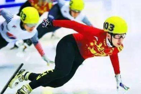 武大靖第1双轮滑鞋是父亲2个月工资 冰刀鞋价格