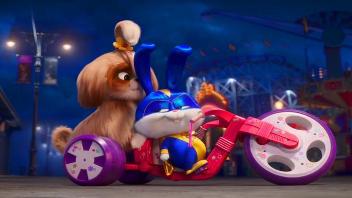 爱宠大机密：当兔子骑上蝙蝠车，变身蝙蝠侠，它就是这条街的靓仔