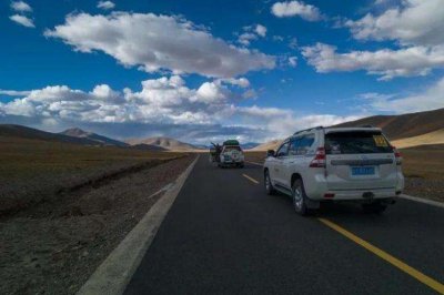 ​浙江一辆“擎天柱”大货车，车价700多万，车厢如五星级酒店