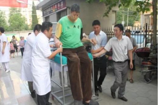 全世界最高的人（中国最高清代巨人詹士钗）