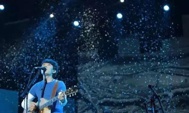 赵雷：唱给内心谁人无奈长大的孩子