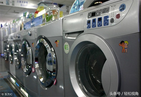 山东青岛:一组海尔兄弟的搞笑老图片,还是他们俩看的顺眼可爱