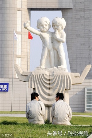 山东青岛:一组海尔兄弟的搞笑老图片,还是他们俩看的顺眼可爱