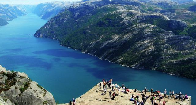 全球岛屿最多的国家，被称“万岛之国”，环境优美惹人羡慕