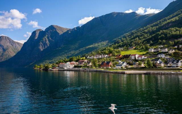 全球岛屿最多的国家，被称“万岛之国”，环境优美惹人羡慕