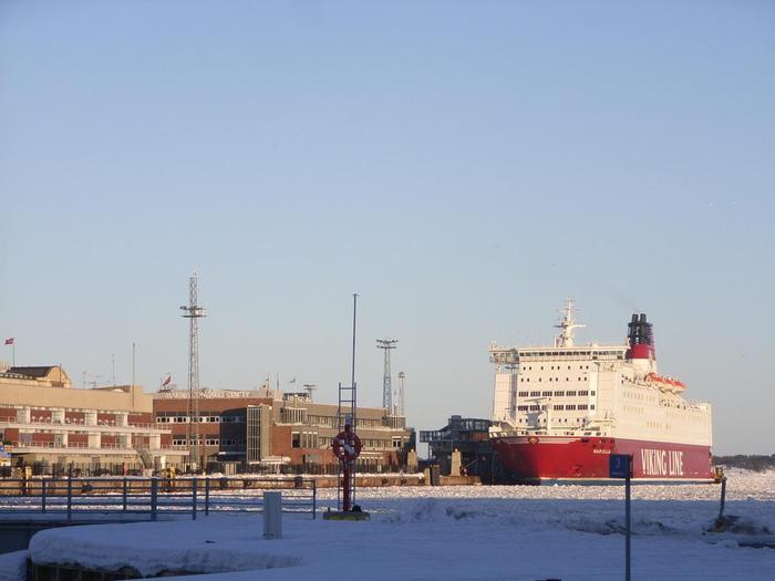 世界上最靠北的首都之一，与中国之间只隔着一个国家