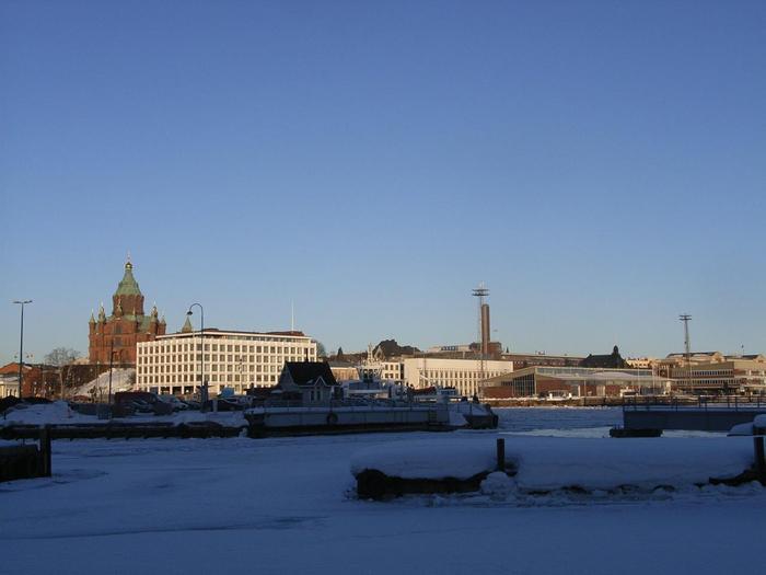世界上最靠北的首都之一，与中国之间只隔着一个国家