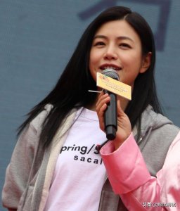 ​陈妍希怎么胖成这样了？离开十级美颜后，这身材怕是陈晓都不敢认