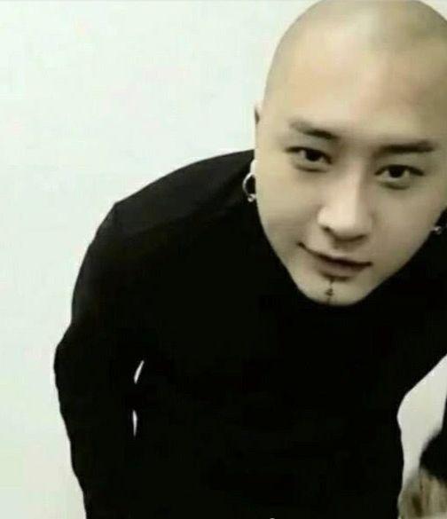 奇闻：方丈纹身店开业，进门第一位客人是他，网友：可以做代言人