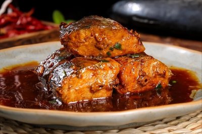 ​鲅鱼好吃去腥难，青岛大厨分享经验，切记2个诀窍，香嫩不腥气