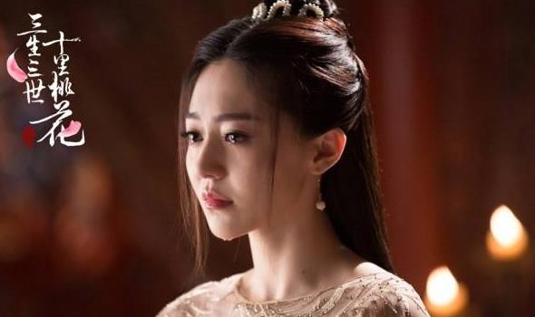 曾经搭档杨幂被观众骂惨，如今与孙坚合作爆红，成剧中最美空姐