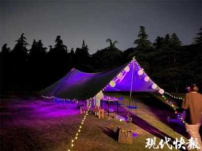 ​“露营风”中学拍照，扬州大学摄影“帐篷学校”开课了