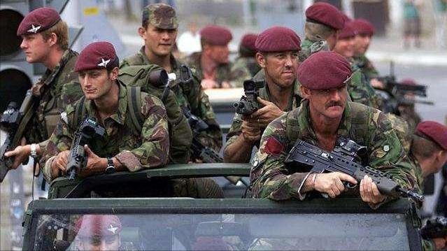 俄罗斯空降兵夺取飞机场（1999年俄空降兵科索沃机场与北约对决）(7)