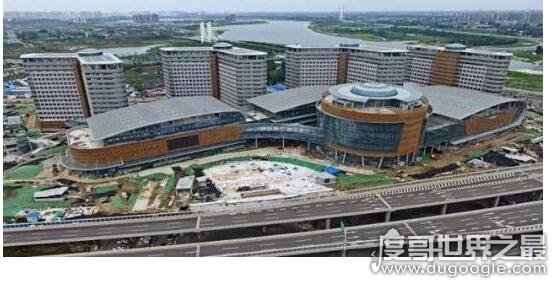 世界上最大的医院，1万张床位随时都爆满，年收入超过100亿