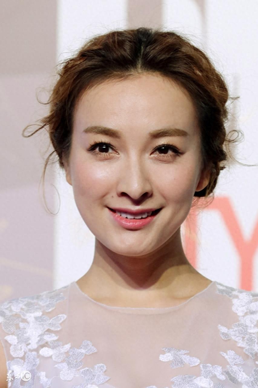 潘玮柏疑送吴昕爱心型项链，出镜率非常高，价格不菲引发猜想！