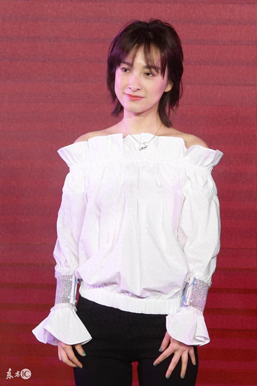 潘玮柏疑送吴昕爱心型项链，出镜率非常高，价格不菲引发猜想！