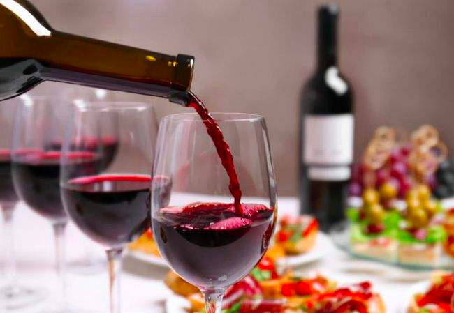 葡萄酒瓶身上标注的年份是指什么(通常葡萄酒瓶身上标注的年份指的是)-图3