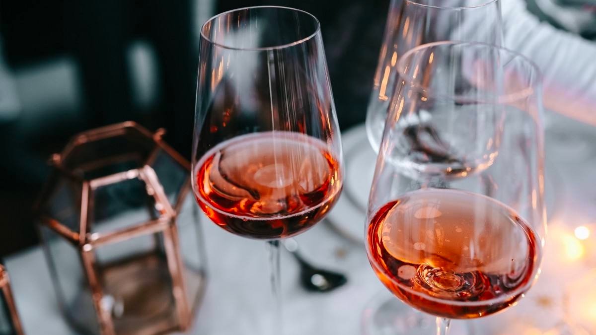 葡萄酒瓶身上标注的年份是指什么(通常葡萄酒瓶身上标注的年份指的是)-图5