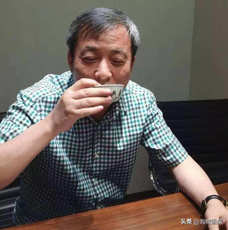 齐白石松柏高立图送给谁的_为蒋介石六十寿诞作松柏高立图及篆书四言联