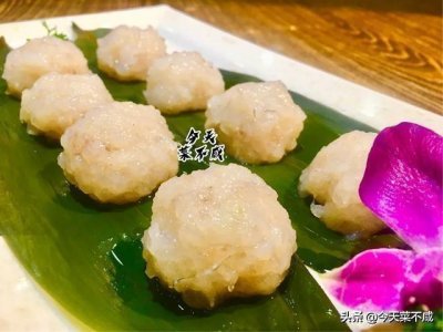 ​吃火锅常涮的手工虾滑是怎么做的？总厨来教你！喜欢的拿走