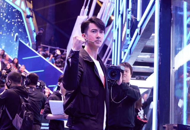 最受欢迎的10位泰国男明星（他是一个来自文莱的男星）(5)