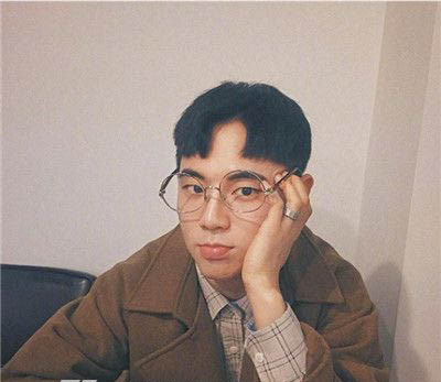 男生喜欢女生藏不住的表现 小细节泄露他的秘密