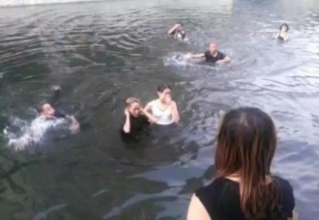 你对郑州尬舞团被取缔了怎么看？