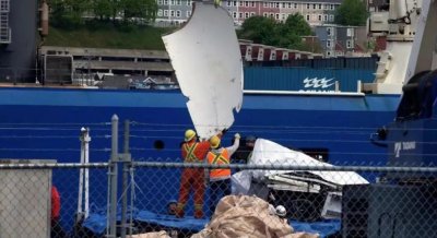 ​灾难性内爆的“泰坦”号，发现疑似“人类遗骸”