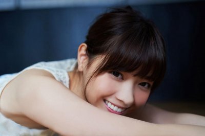 ​西野七濑穿碎花吊带室内写真，五官清新可人