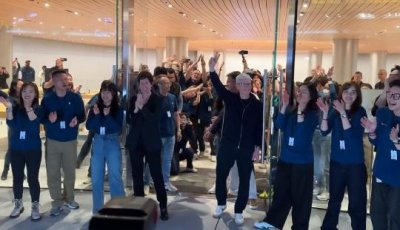 ​苹果上海静安 Apple Store 零售店正式开业，库克亲临现场揭幕