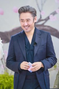 ​吴秀波个人简历