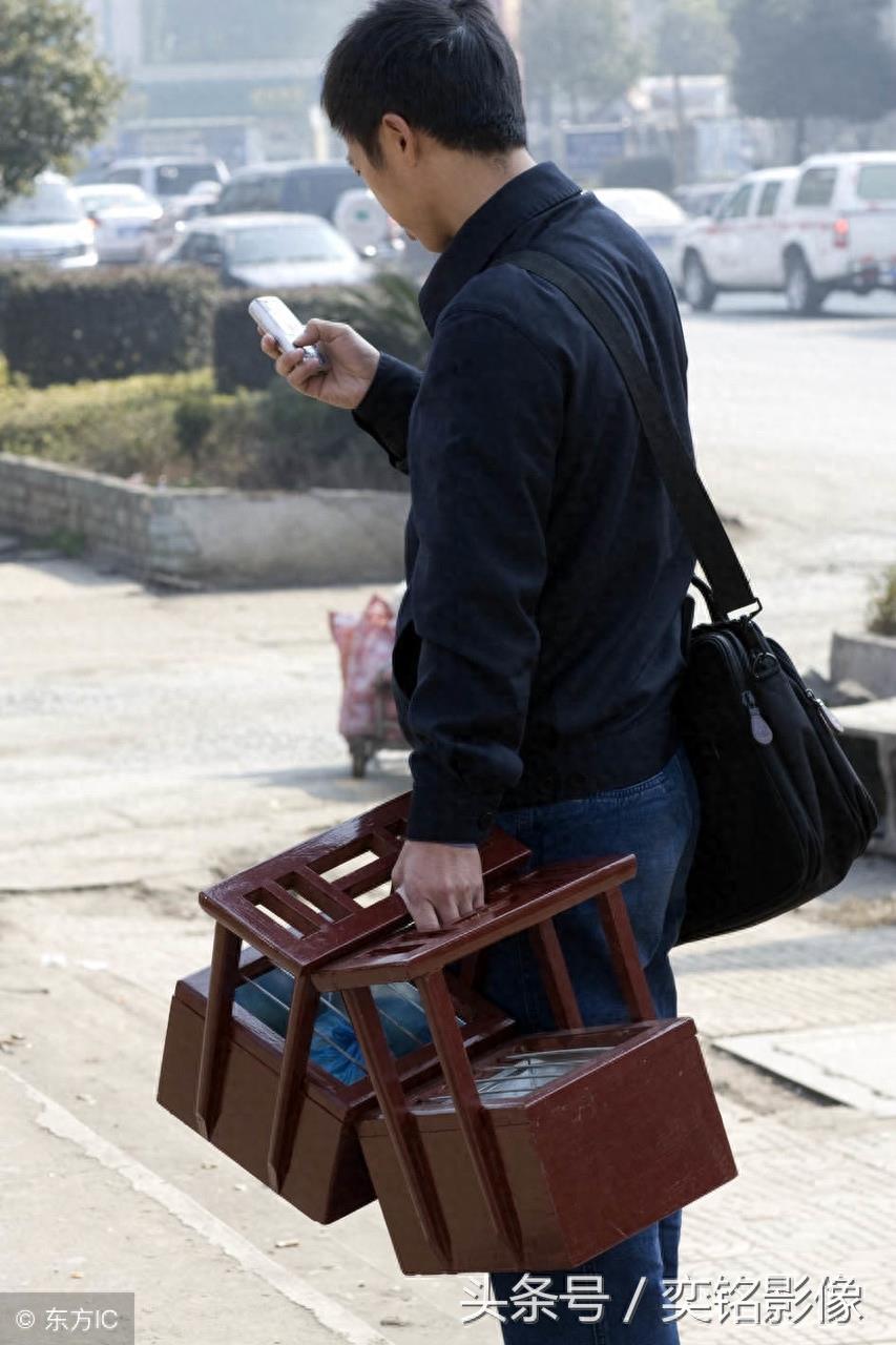 一种不用电的取暖“神器”可以提着到处窜门 农村老人们都喜欢
