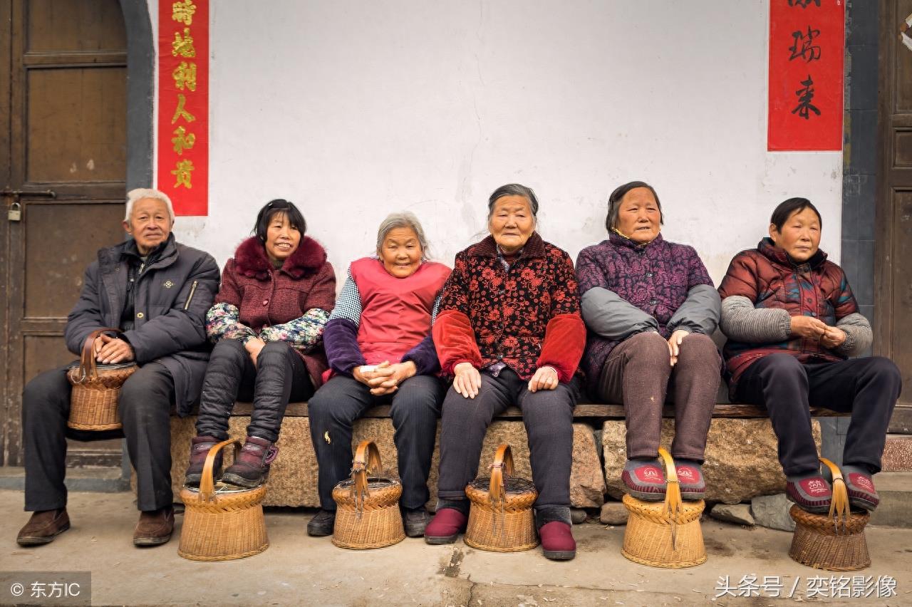 一种不用电的取暖“神器”可以提着到处窜门 农村老人们都喜欢