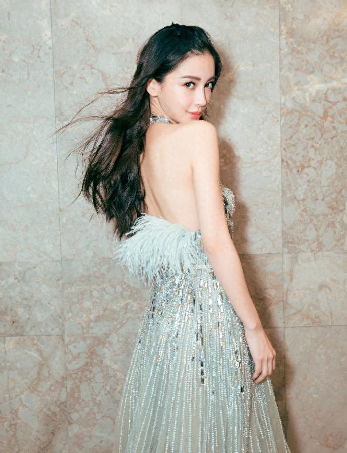 angelababy 身穿透视连衣裙现身 露背性感迷人 网友：小仙女本仙