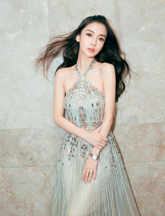 angelababy 身穿透视连衣裙现身 露背性感迷人 网友：小仙女本仙