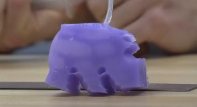 ​可自我迭代优化，AI 仅用 26 秒设计出可行走机器人