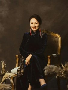 ​腾格尔的前妻逆生长，年龄越大越好看，引起网友热议