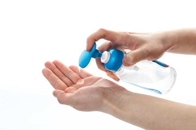 衣服上的机油怎么洗干净（衣服上沾上机油怎么办）(图2)