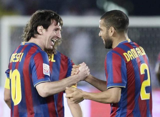 人物：阿尔维斯的25岁到38岁，他依然是巴萨最怀念的超级右后卫