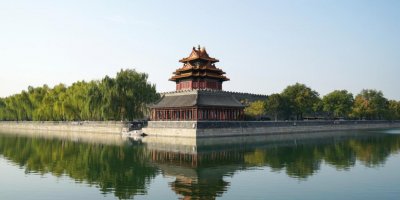 ​北京警方严厉打击“黄牛”非法抢占、倒卖景点门票等违法行为，暑期以来共刑拘