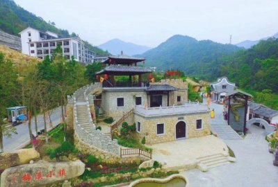 ​爬云浮海拔1250米的天露山