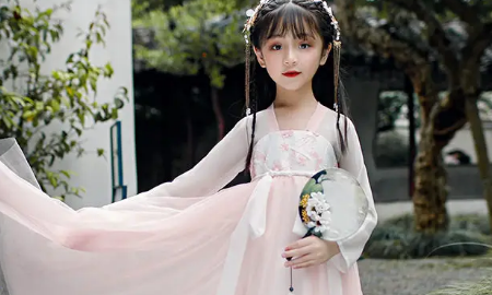 女孩叫蕾的寓意,蕾字取名的寓意女孩名字是什么意思图1