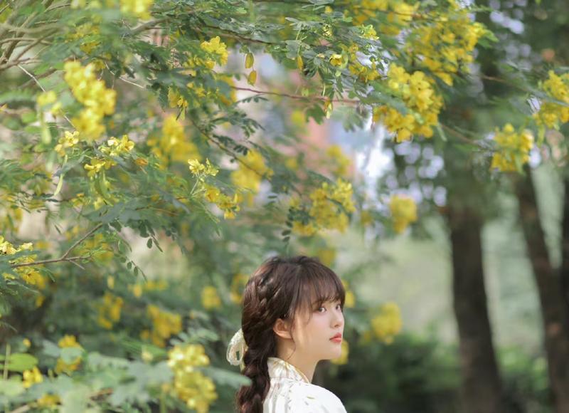 缎面婚纱给人的感觉怎么样