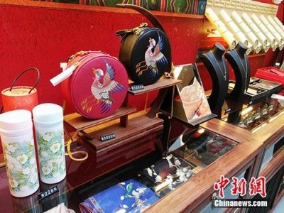 ​故宫快闪店两天卖断货 文创产品吸引年轻人