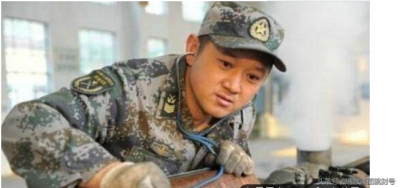 ​解读：解放军新的一级军士长军衔相当于大校吗？绝对的“兵王”！