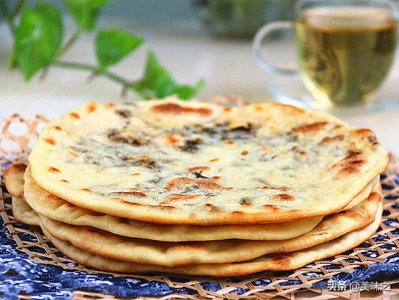 ​油渣饼的家常做法大全分享，又香又脆营养美味，吃起来非常松软香香滴