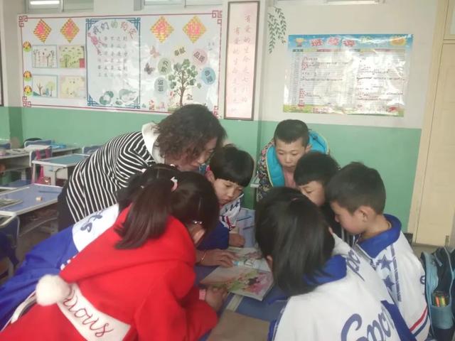 优秀班主任主要事迹简介（坚守班主任岗位25年优秀事迹展播）(4)